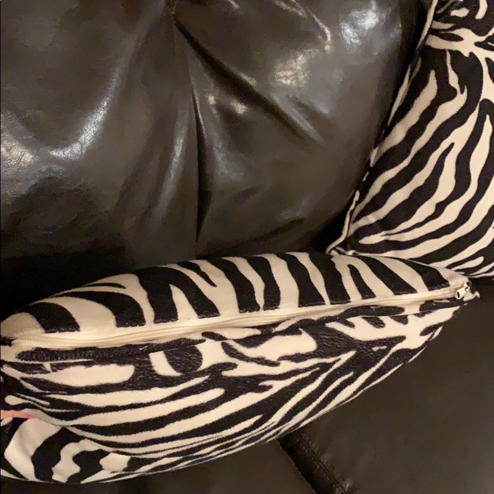 Zebra pillows - Picture 2 of 5